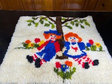 Raggedy Ann  Andy Vtg Latch Hook Rug or Wall Hanging 26" x 29" Tree Flowers