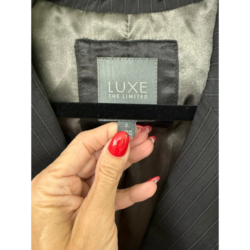 The Limited Luxe Collection Size 2 Gray Pin Stripe Career Blazer - Image 4 of 4