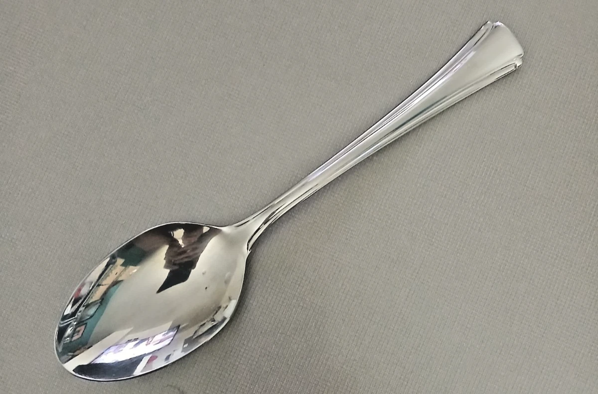 Oneida Bordeaux Stainless Steel Tablespoon Solid Serving Spoon 9" Vietnam