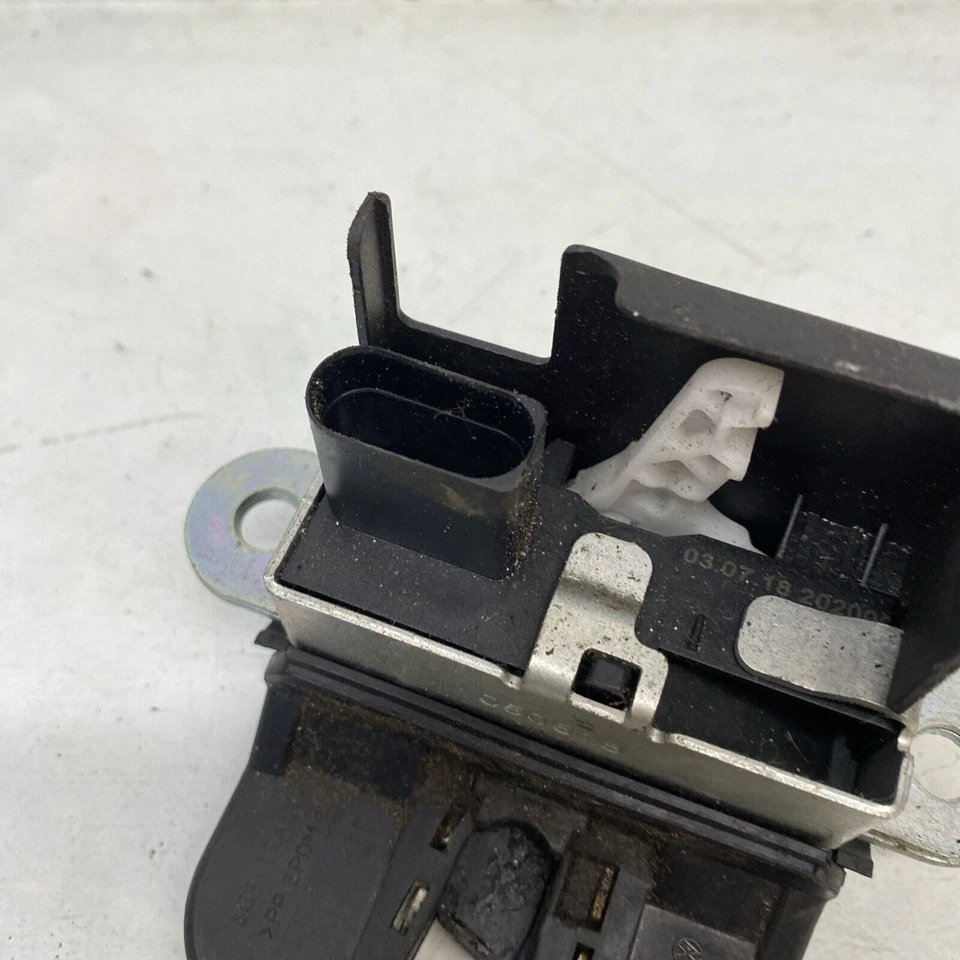 Volkswagen Golf MK5 hatchback 5 puertas 2003-08 bloqueo tapa maletero mecánico 1K6827505C CAJA37 Foto 3 de 4