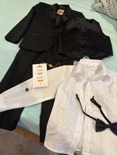 Kids Size 5 Black Tuxedo - Exellent Worn Once - Jacket Pants Shirt Vest Bow Tie