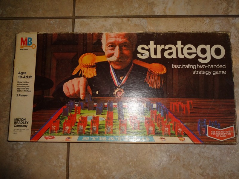 Stratego  Battlefield Strategy Board Game 1977 - 100% Complete