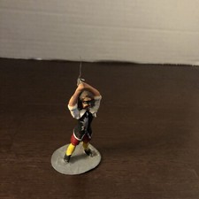 "Figura de soldado principal hombre enmascarado con espada 2,5"" de alto por Ken Kearsley hecha en Reino Unido"