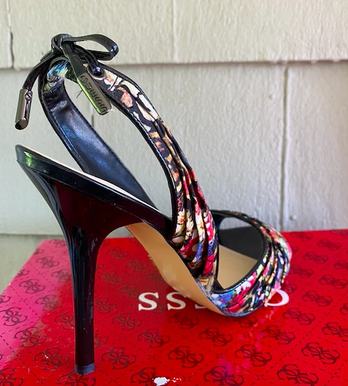 Новый в коробке Guess элегантный черный мульти цветочный атлас сандалии туфли-лодочки каблуки - Изображение 3 из 4