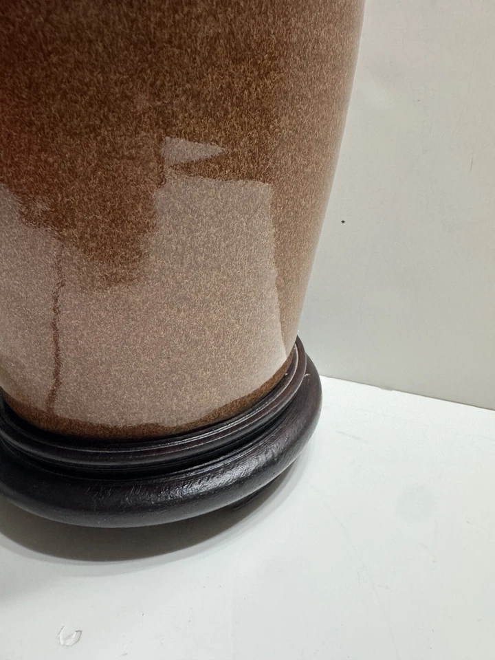 Lámpara de cerámica desconocida vintage marrón/naranja de cerámica con base de madera marrón Foto 3 de 4