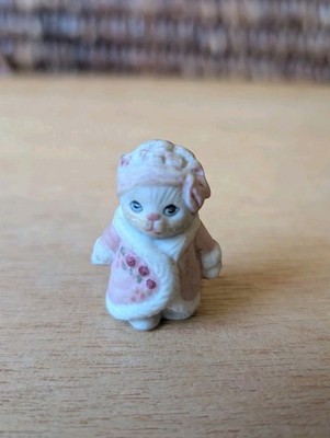 Vtg Kitty Cucumber Thimble Figurine  Miss Kitty In Bathrobe  Schmid Ceramic Cat 