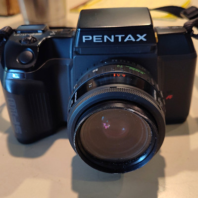 Pentax SF10 35mm SLR Film Camera Auto Focus Built-In Flash Auto Exposure Black