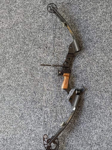 Mathews Solo Cam Black Max Compound Bow Machine Riser 30L 70LBS Draw Bow Only