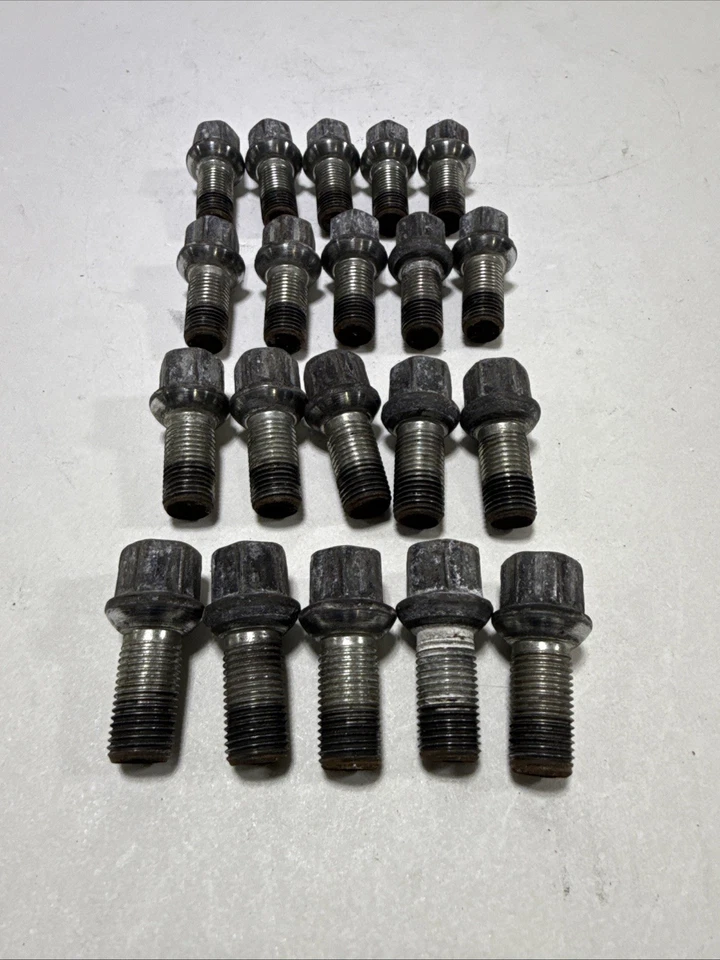 AUDI A6 A5 1995-2023 JUEGO DE 20 PERNOS TUERCA LLANTA DELANTERA O TRASERA OEM Foto 2 de 4