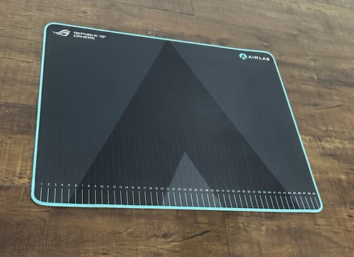 Artisan/LGG Saturn Pro/BenQ + PLUS (lot tapis de souris) (lire) - Photo 13/16
