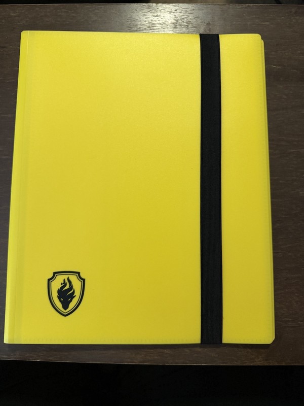 Excellent: Yellow Trading Card Binder with 20 9 pocket Card Sleeves (Holds 360)