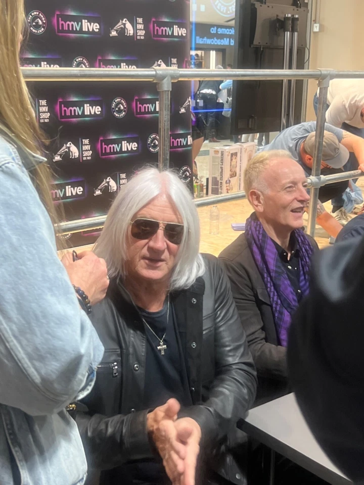 Def Leppard Drastic Symphonies Signed CD HMV Sheffield 20/05 See Pictures Proof — 第 3/4 张图片