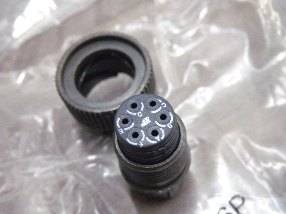 ITT Cannon KPT06J10-6P Circular Connector 6 Pin Coupling + 0573257000 End Bell - Image 2 of 4