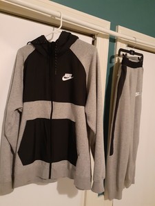 nike sweatpants and sweatshirt