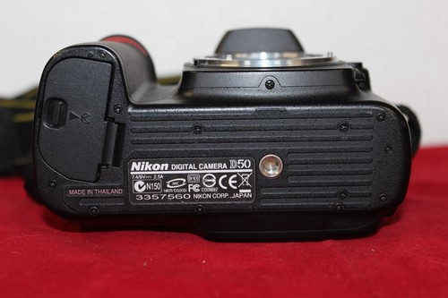 Nikon D50 6.1 MP Digital SLR Camera - Black (Body Only) PARTS/REPAIR - Picture 5 of 12