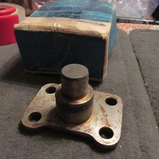 NOS 1971 1972 FORD TRUCK DANA SPICER SPINDLE ARM PLUG ASSEBLY D1TZ-3147-A NOS