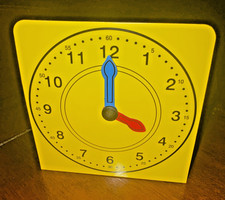 14 Judy Clocks with moveable hands - sturdy material