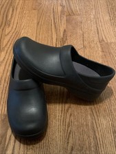 Crocs Dual Comfort Lock Slip-On Clogs Black Slip-Resistant Non-Marking Women  s 9