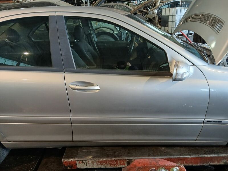 Front Right Door 1160506 for Mercedes Class C (W203) Berlina 220 CDI 2000