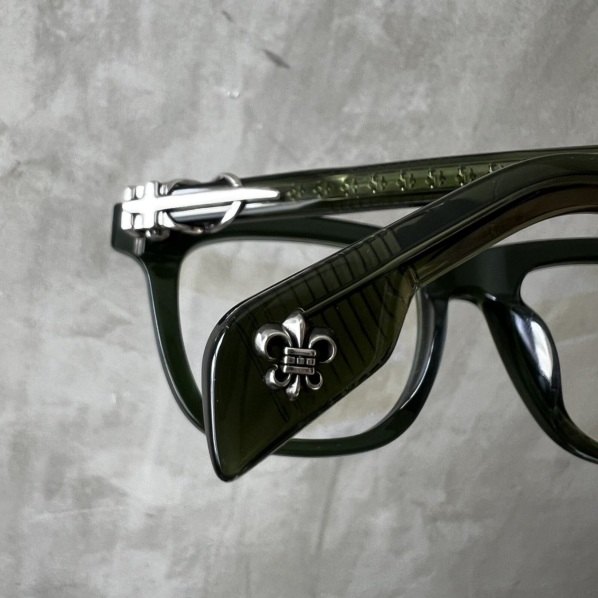 CHROMEHEARTS/ DARK GREEN SILVER FRAME CLASSIC STYLE EYEGLASS CHROMEHEARTS/ DARK GREEN SILVER FRAME CLASSIC STYLE EYEGLASS