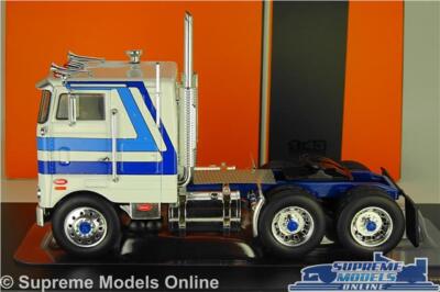 Miniature Peterbilt 352 Pacemaker 1979 - Ixo 1/43 - Neuve