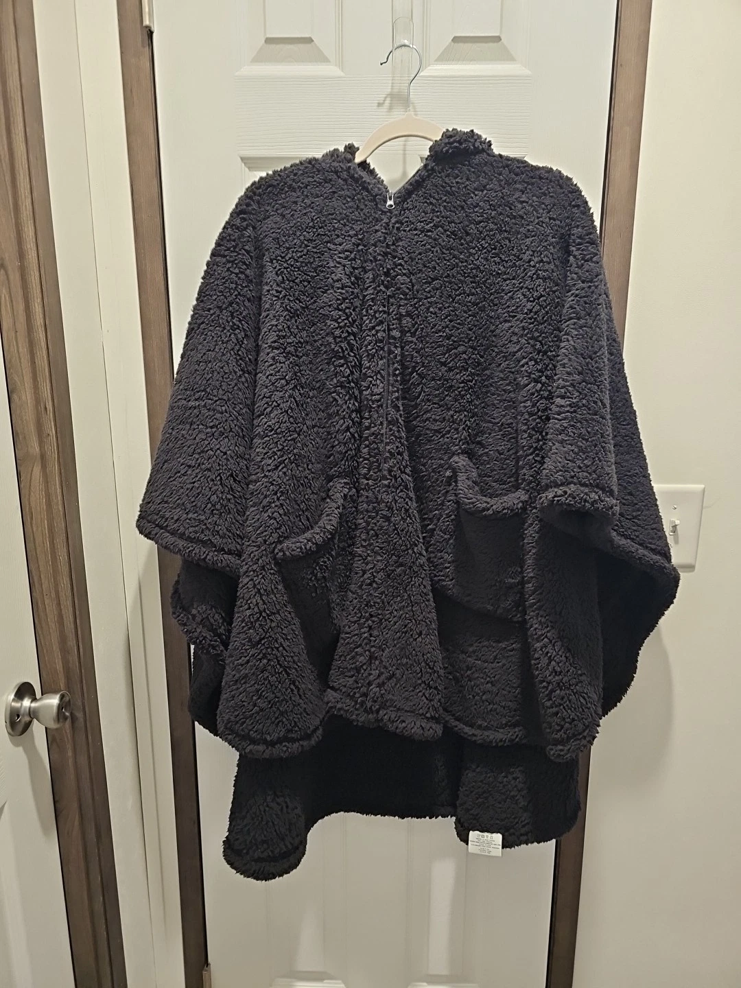 Women's Warm And Cozy Sherpa Poncho 50" 70" Zipper Front And Hood Pockets.