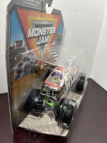 Scavatore di tombe Spin Master Monster Jam serie 34 2023 #20145412 scala 1:64 nuovo - Foto 8 di 10