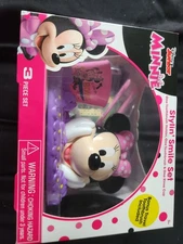 Disney Minnie Mouse Travel Toothbrush, Holder Rinse Cup Set Stylin' Smile