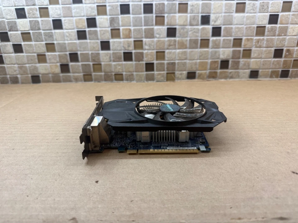 Gigabyte NVIDIA GeForce GTX 750 GV-N750oc-2GI DDR5 PCI-E HDMI DVI Graphics card - Image 4 of 4