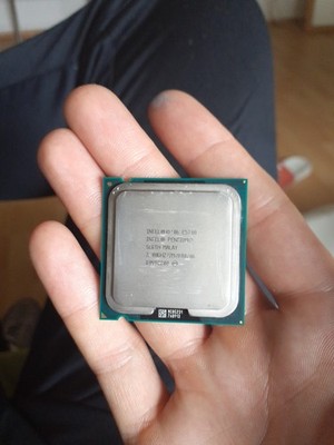 INTEL PENTIUM E5700 SLGTH - 3,00GHz/2M/800/06 - Dual Core - Sockel LGA775 #697