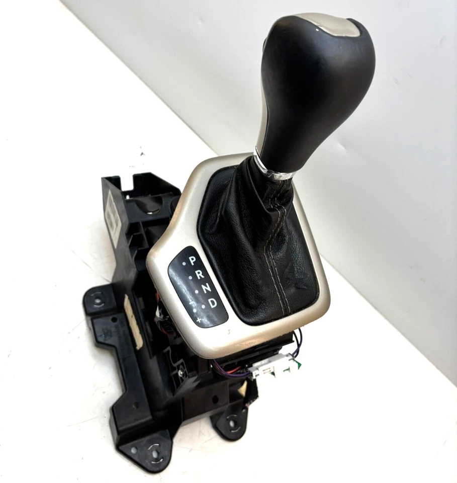 Jeep Cherokee 2014–2018 Shifter Gear Floor Shift Selector OEM - Image 2 of 4