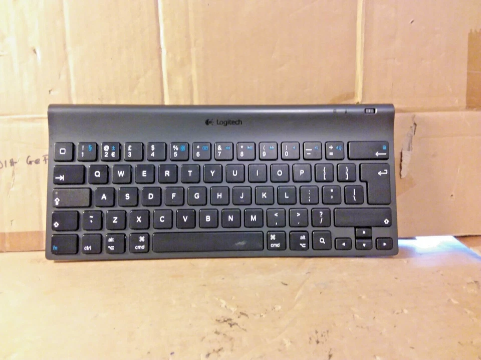 Logitech Y-R0021 Tablet Keyboard QWERTY  for iPad Bluetooth READ DISCRIPTION - Image 2 of 4