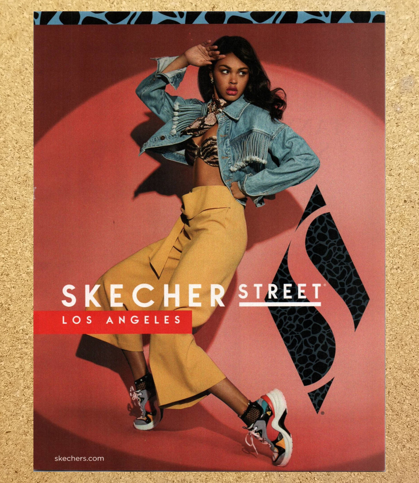 Bailarina Skecher Street Los Angeles - Anuncios impresos en revistas arte efímero 2020