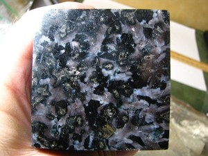1.98lbs 2.7x 2.6x 2.6inchs LARGE GABBRO CUBE (HEPTAHEDRON) MADAGASCAR BIG #252