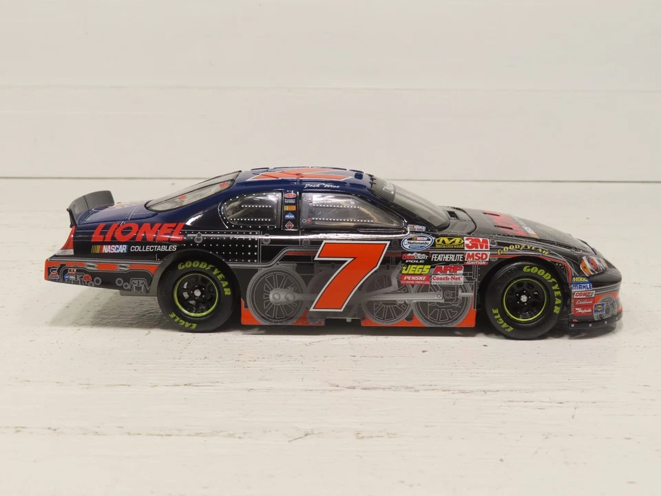 Action Racing Josh Wise #7 Lionel Nascar Coleccionables 2010 1/24 Diecast LN 10110 Foto 3 de 4