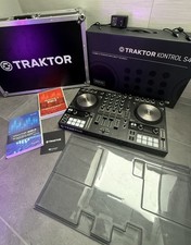 Native Instruments’ „TRAKTOR Kontrol S4 MK3“ [TRAKTOR-DJ-Bundle-PRO]