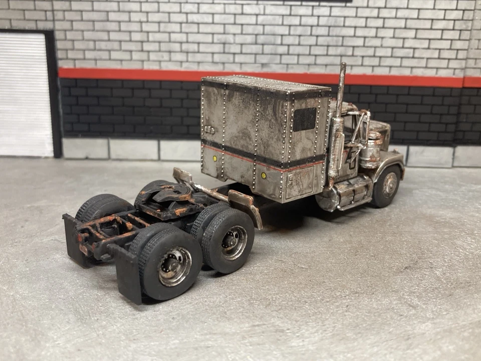 1980 GMC General 1/64 Diecast Rusty Weathered Semi Tractor Truck Barn Find IXO - Image 4 of 4