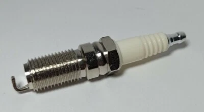 SOS Notfall Kapsel Zündkerze, Pillendose Capsule Pillenbox Tablettenbox Versteck