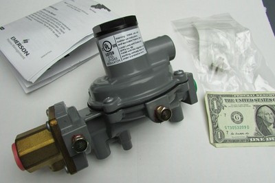 Emerson-Fisher 2-Stage LP Gas Propane Regulator Valves 550K BTU FPOL x 1/2'' NPT