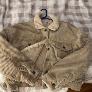 Cisono Beige Sherpa Collar Button Jacket Women's M    Upper pockets.   No side 