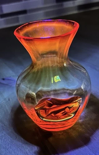 Vintage Blenko Glass Hand Blown Vase W/ UV Glow Amberina Color W/ Leaf