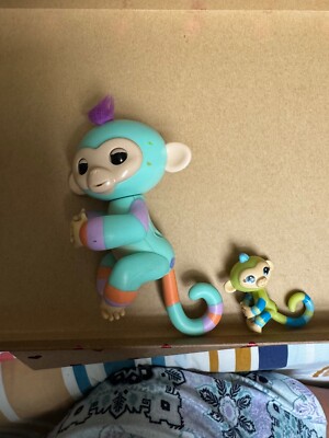 WowWee Fingerlings Baby Monkey & Mini BFF Tested Works  Pre-Owned