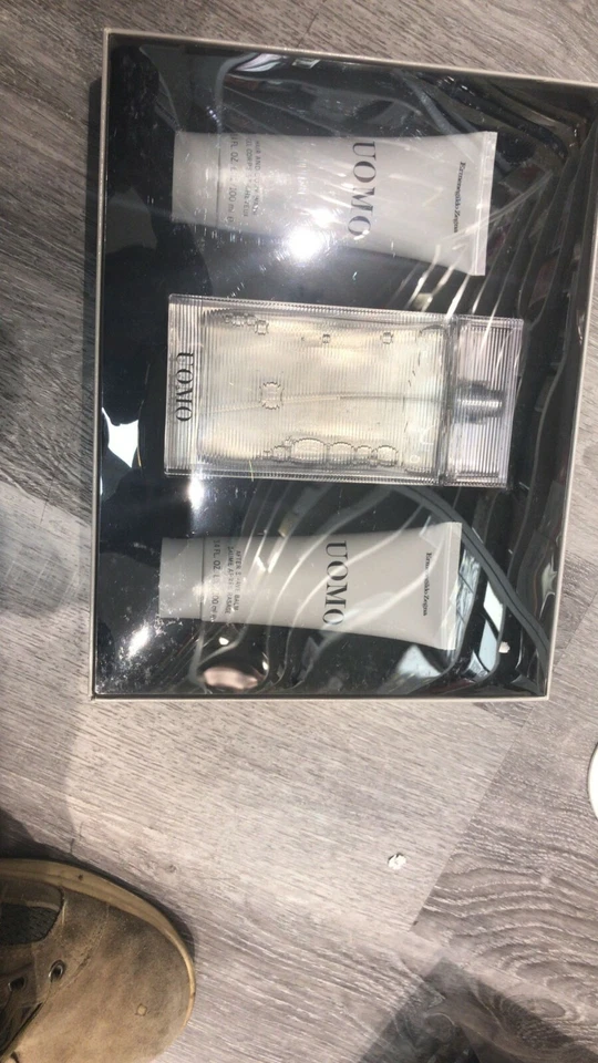 Set de regalo Zegna Uomo - 100 ml EDT + 100 ml lavado + 100 ml después del afeitado (embalaje antiguo) Foto 3 de 4