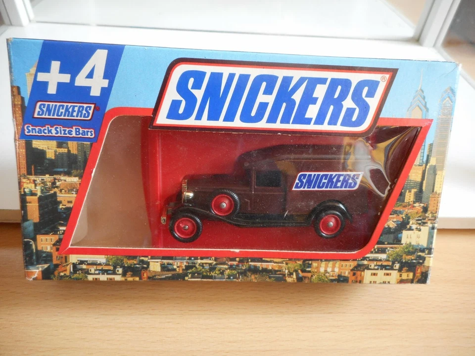 Camion de livraison Lledo "Snickers" en marron dans sa boîte - Photo 1/1