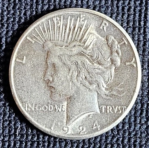 1924 S PEACE SILVER DOLLAR - **Key Date** - Fineness .90 - AU Condition