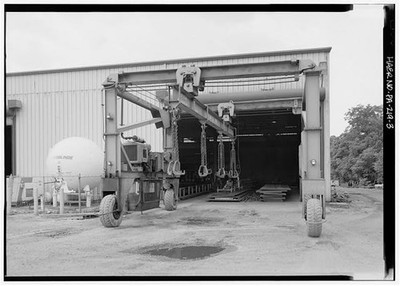 3. TRANSFER CRANE LOCATED AT EASTERN END OF PLASMA CUTTING BUILDING, LOOKING