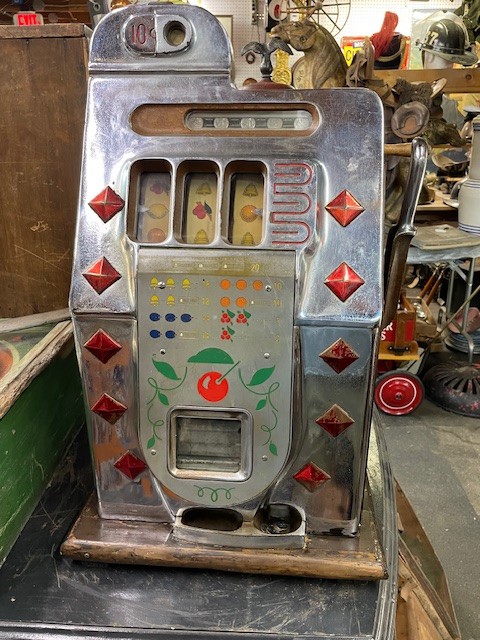 Mills Novelty Ten Cents Diamond Front Slot Machine