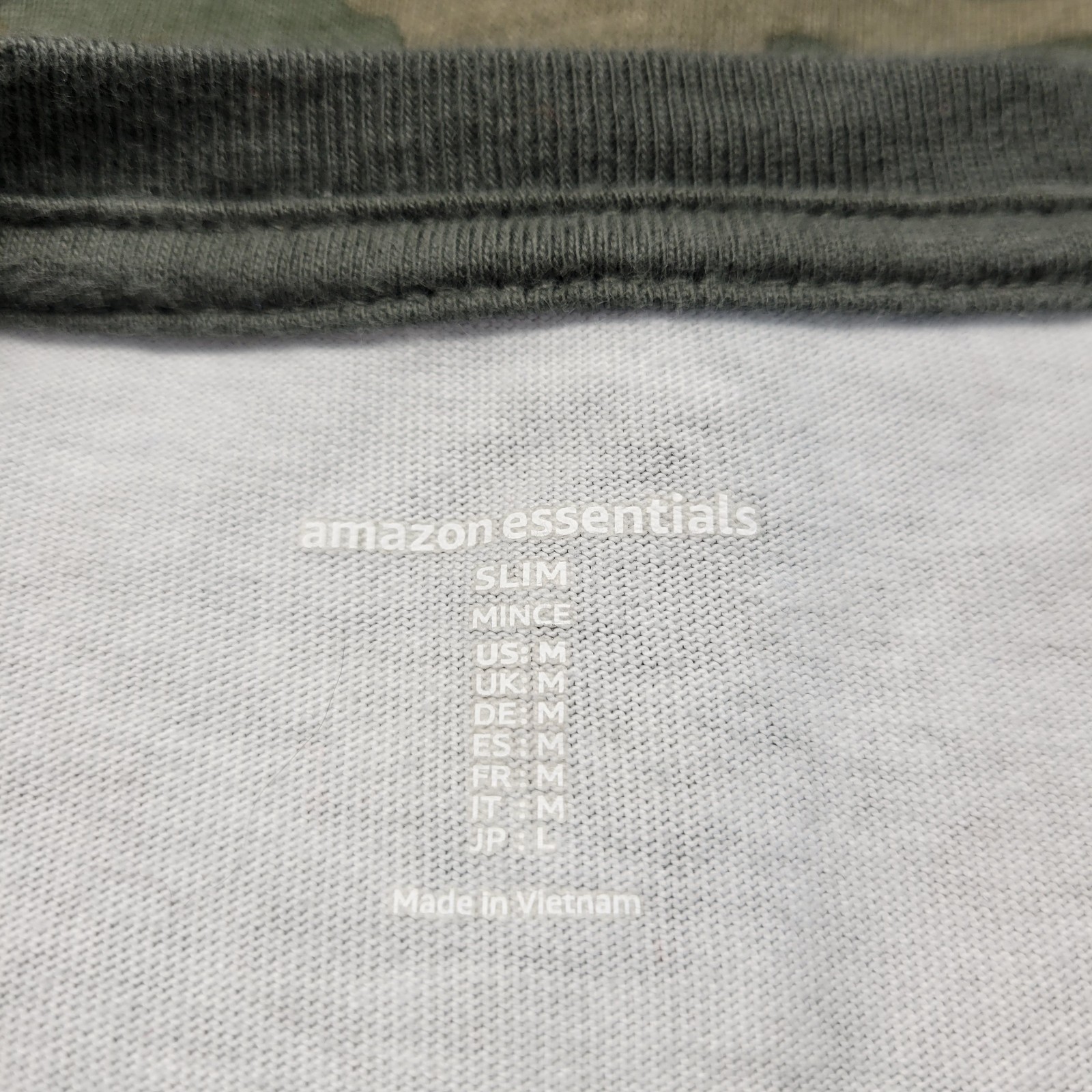 Amazon Essentials Medium Slim Classic Camo Crewne… - image 8