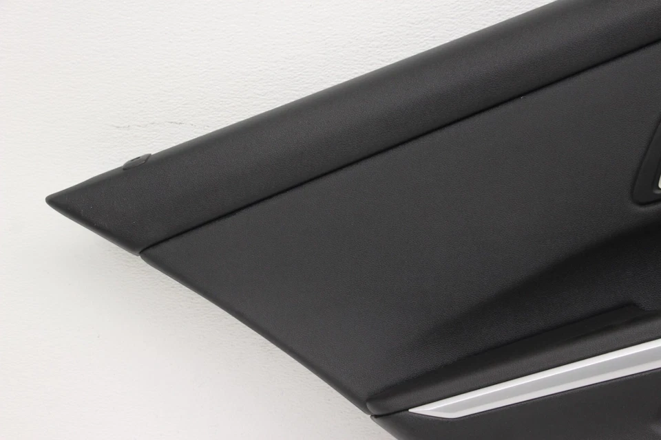 Карта на заднюю левую водительскую дверь черная оригинальная для BMW G20 330Xi M340i 2019-2024 годов выпуска - Изображение 2 из 4