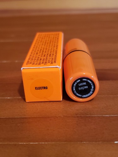 Lápiz labial MAC Neo Sci-Fi Collection Lustre ELECTRO NUEVO EN CAJA edición limitada difícil de encontrar - Imagen 5 de 5